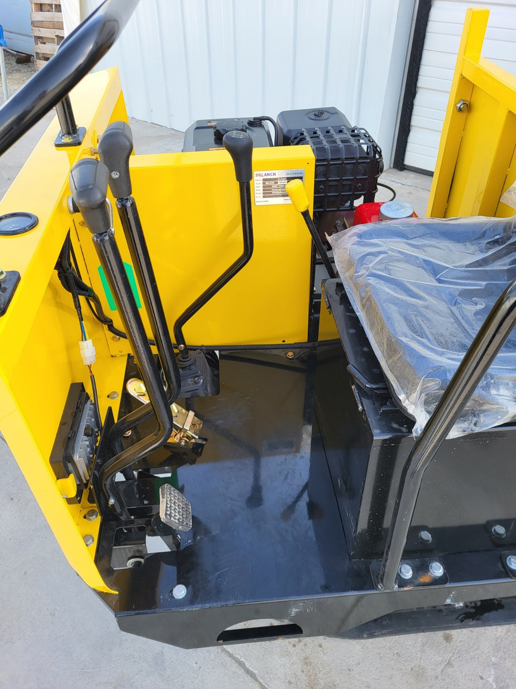 CD25 Mini Dumper Crawler (13.5 HP Gas)