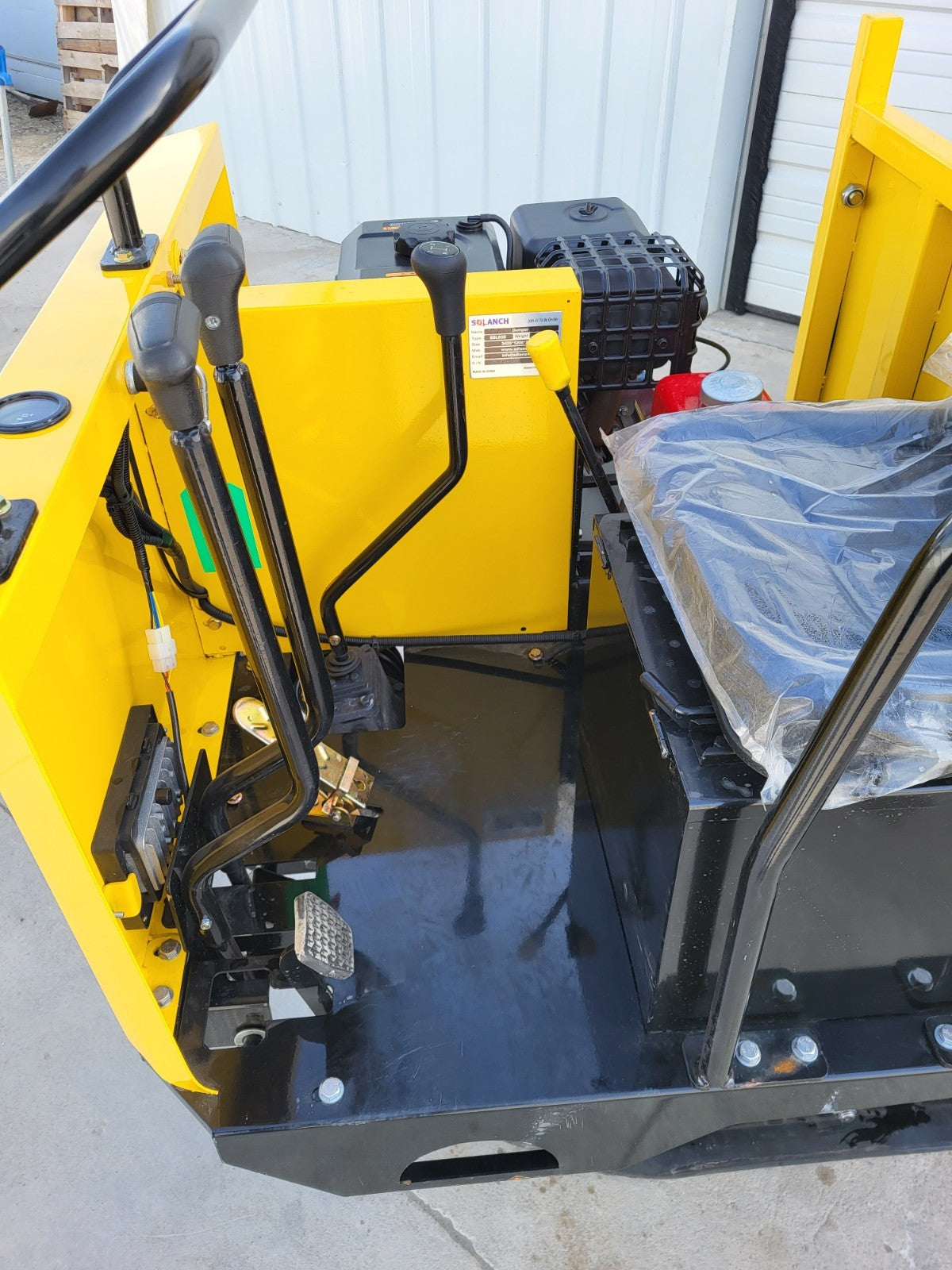 CD25 Mini Dumper Crawler (13.5 HP Gas)