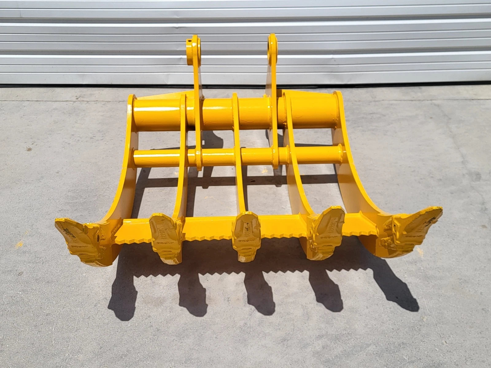 TOFT08R Excavator Rake (Fits CAT 320)