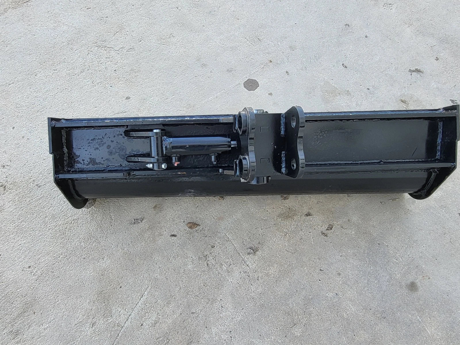 40″ Mini Excavator Tilting Bucket (.8–1.5 Ton)