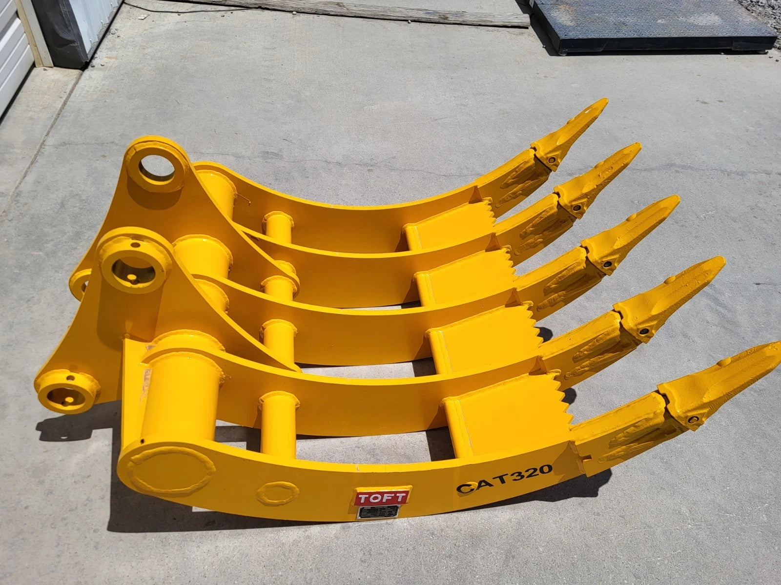 TOFT08R Excavator Rake (Fits CAT 320)