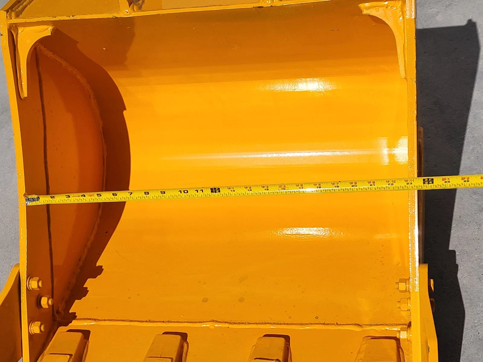 24″ Excavator Bucket (Fits CAT 305)