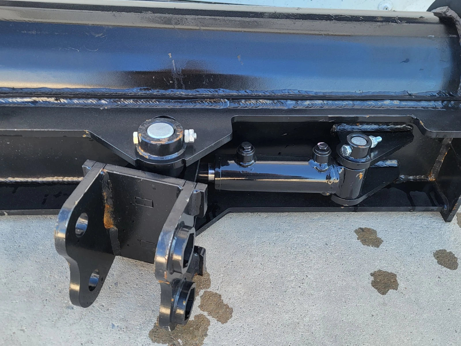 32″ Mini Excavator Tilting Bucket (.8–1.5 Ton)