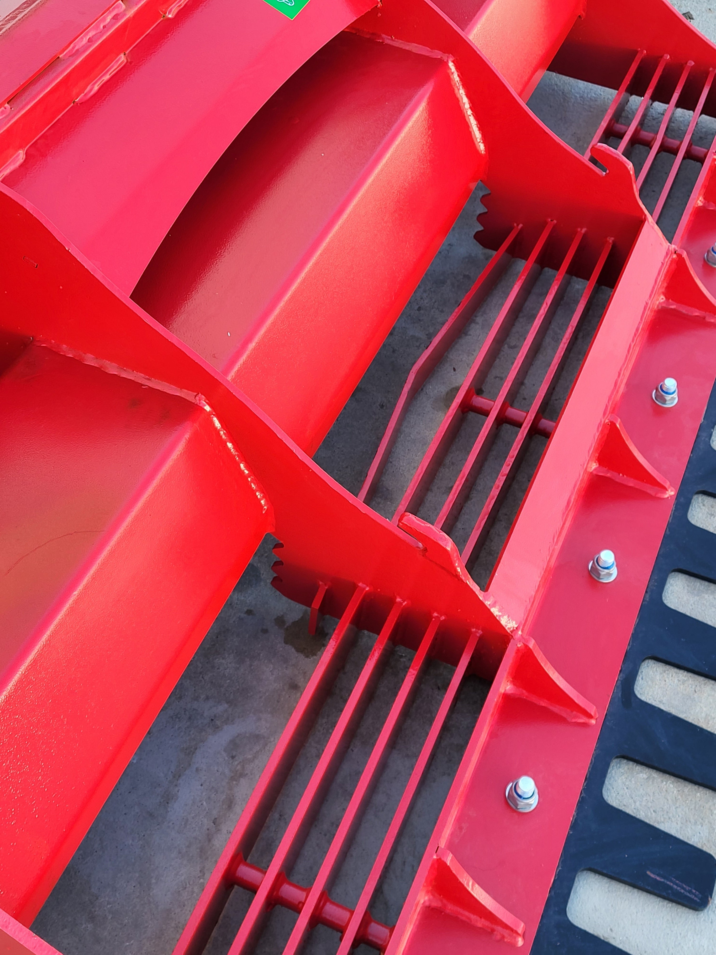 Bi-Directional Power Rake Land Leveler