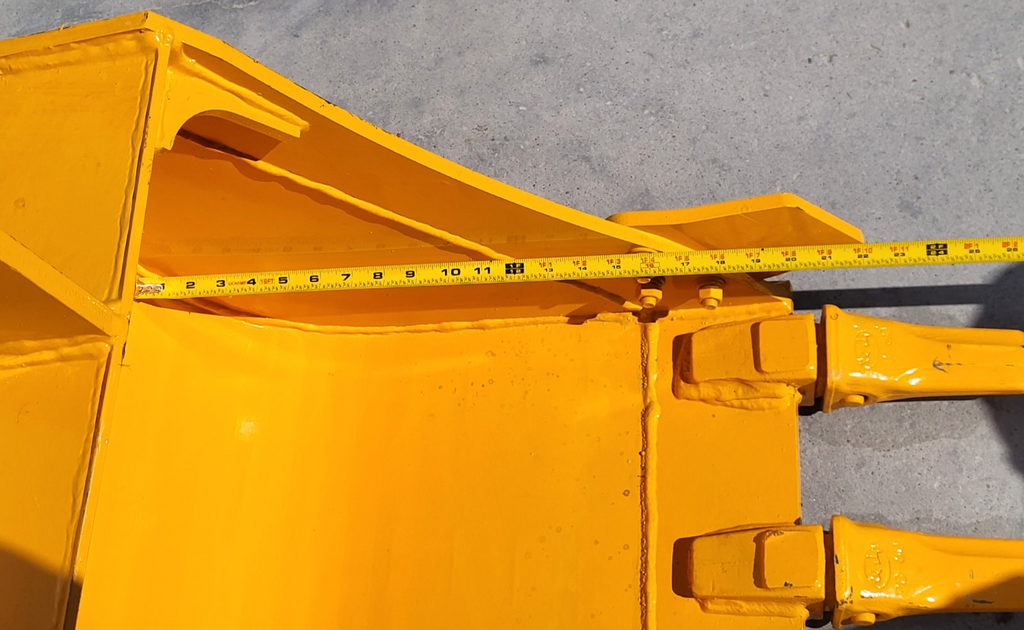 24″ Excavator Bucket (Fits CAT 305)