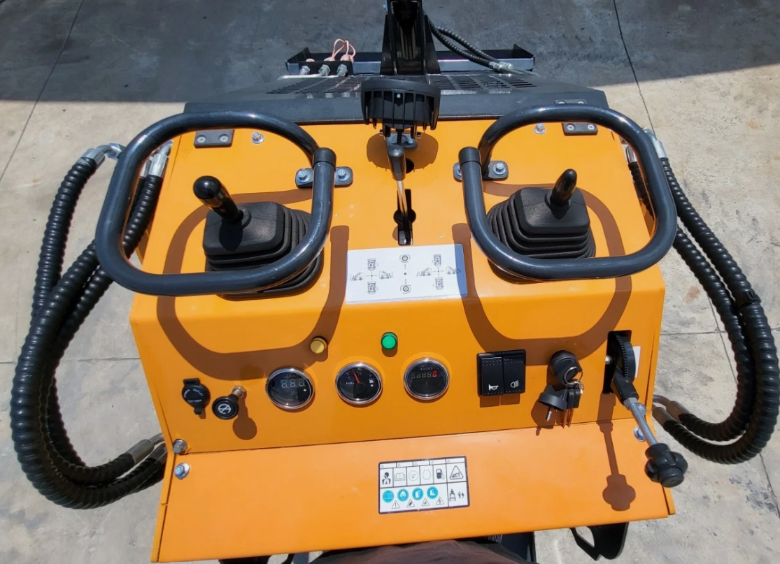 QB-480 Mini Skid Steer