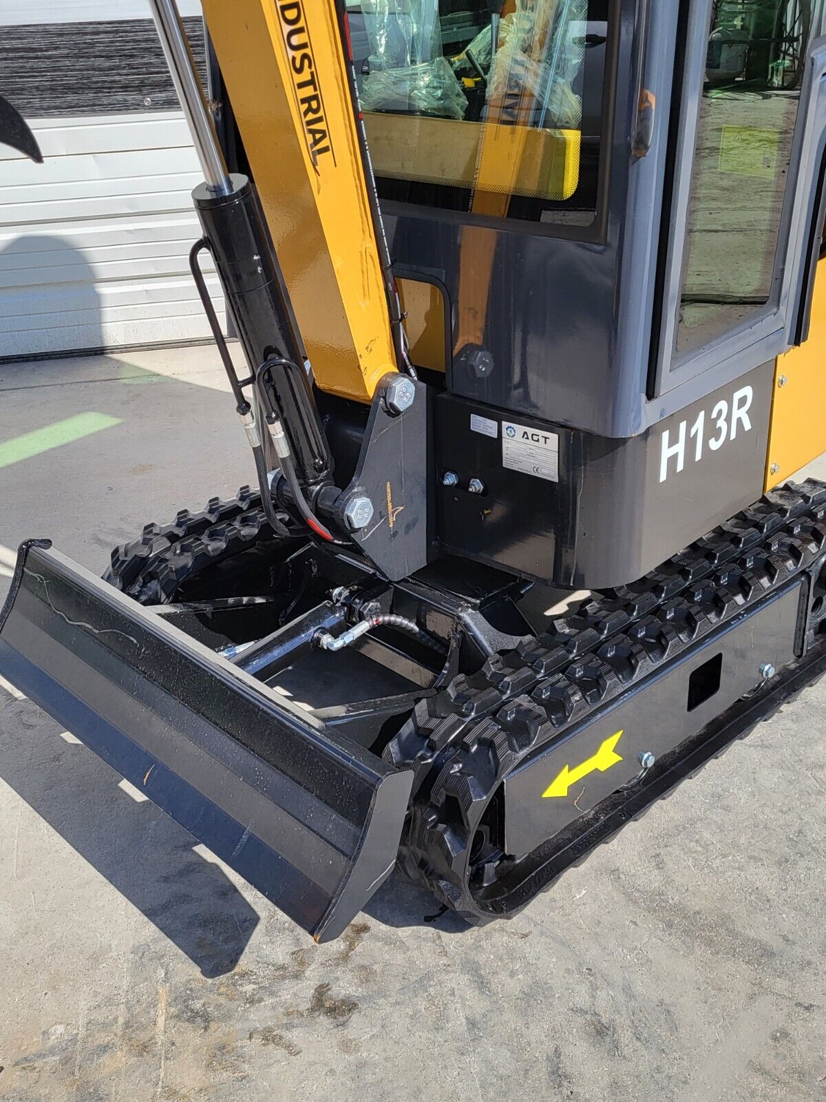 AGT H13R 1 Ton Mini Excavator