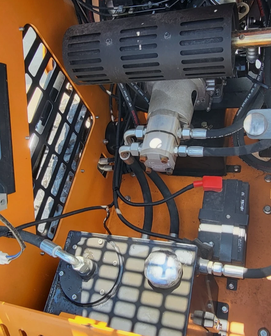 QB-480 Mini Skid Steer